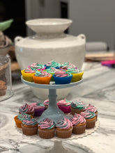 Load image into Gallery viewer, Marvelous Lemon Cupcakes
