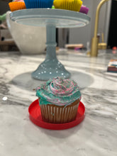 Load image into Gallery viewer, Marvelous Lemon Cupcakes
